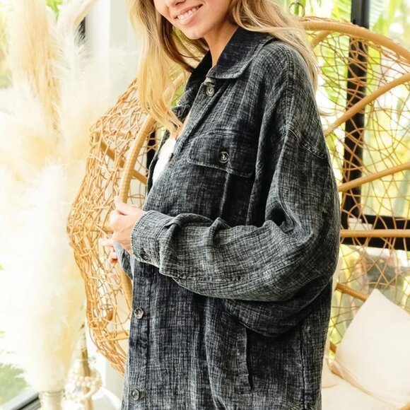 ✨NWT BiBi‎ Vintage Washed Wrinkle Gauze Shacket - Picture 5 of 16